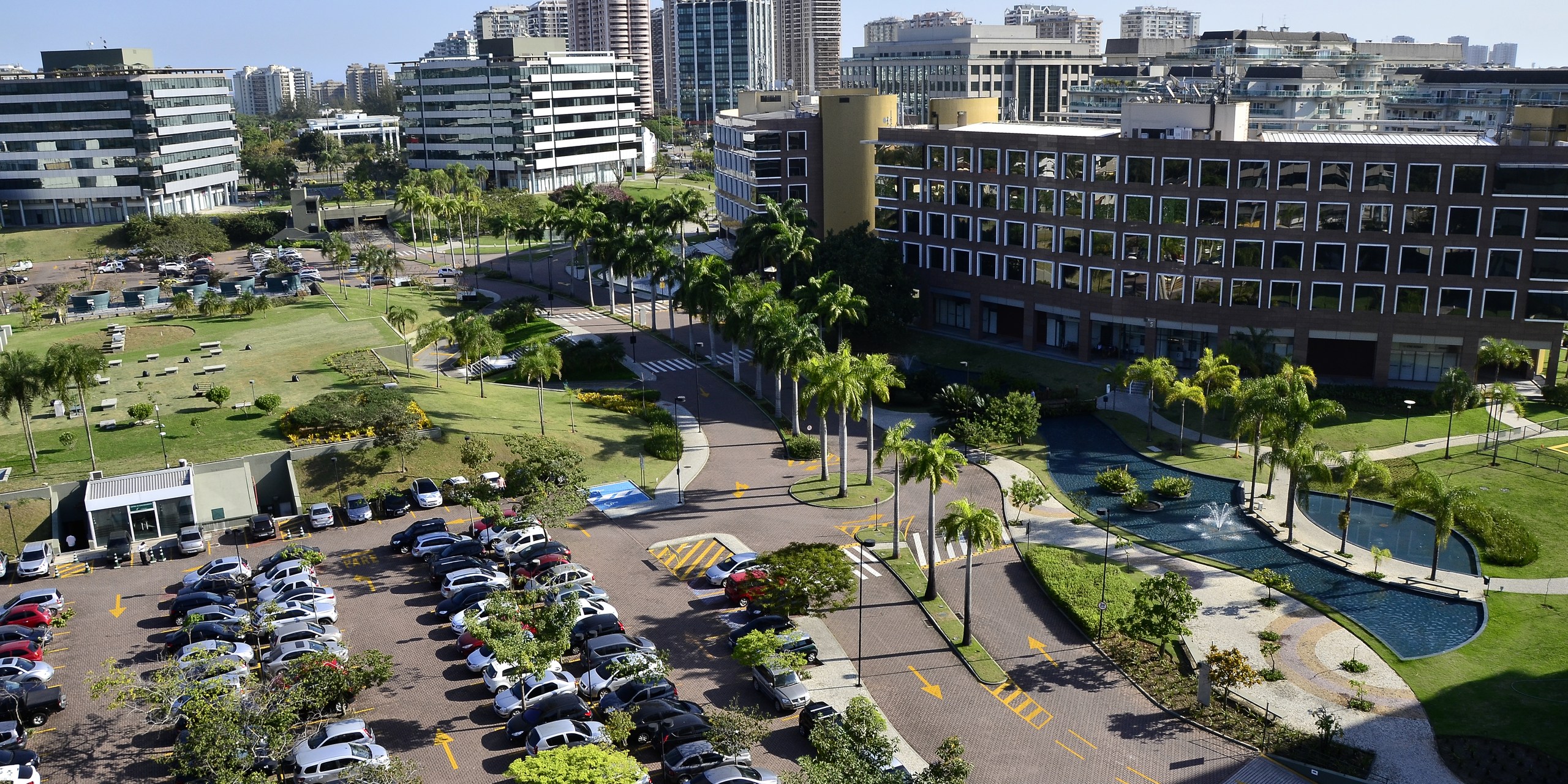 Vista ampla do campus empresarial CEMHS